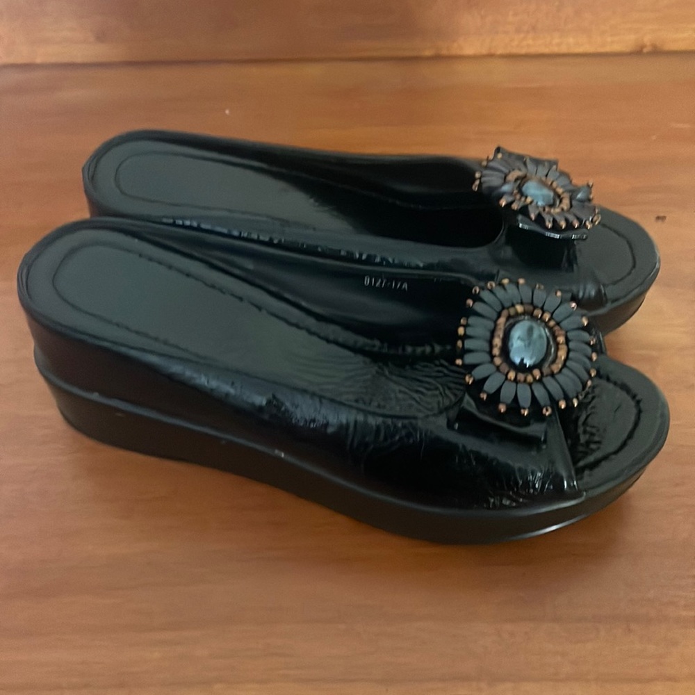 Helen’s Heart Bling Wedges NWOT